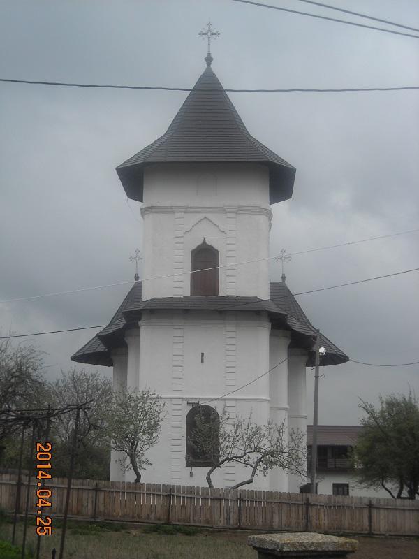 Biserica - vedere exterioară